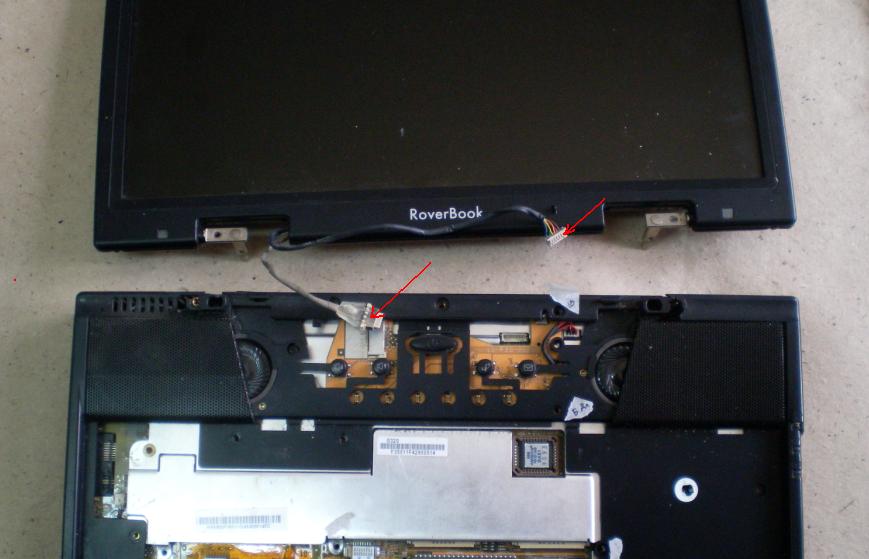 RoverBook Partner E417L disconnect the connectors.