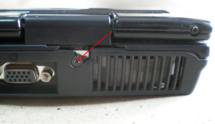 RoverBook Partner E417L screen unscrew the screws 2.